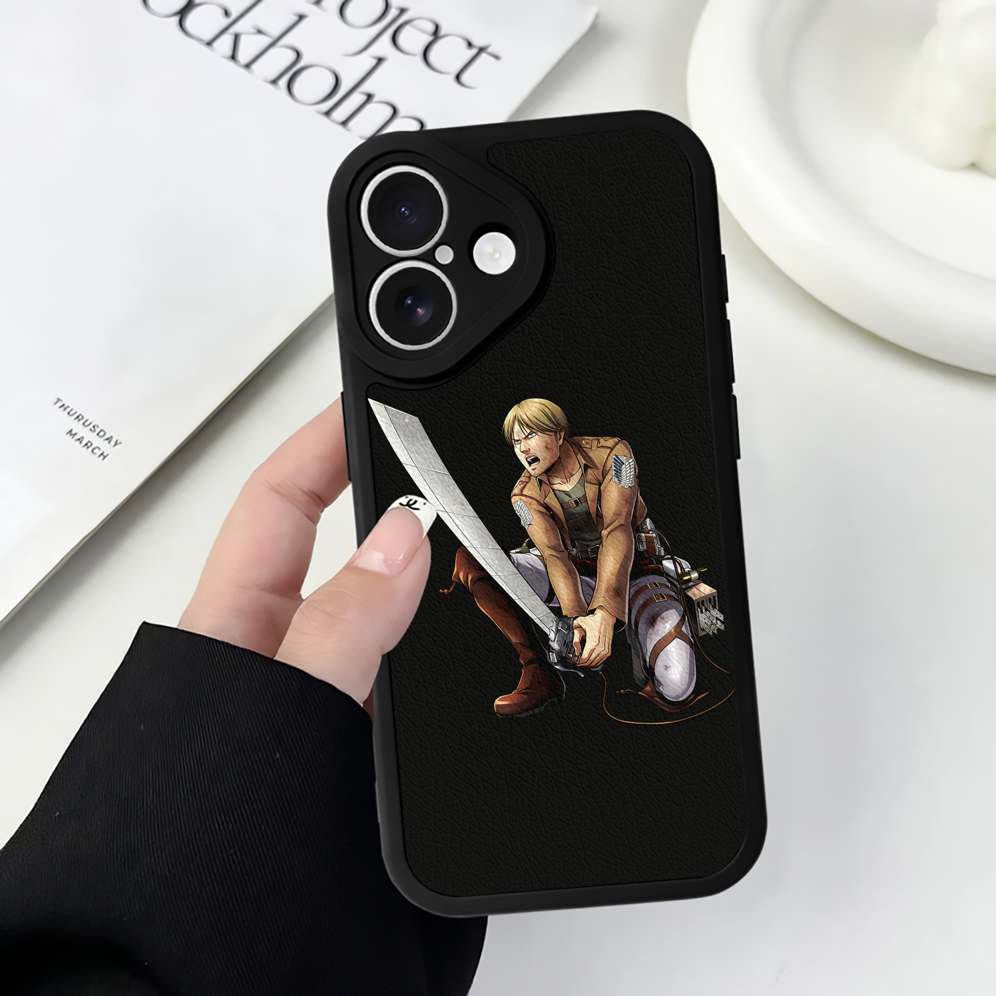 （画像用） 進撃の巨人 ミケ·ザカリアス Attack on Titan Mike Zakarius 【iPhone 16シリーズ対応】シリコンスマホケース（レザー調） 材質：シリコン